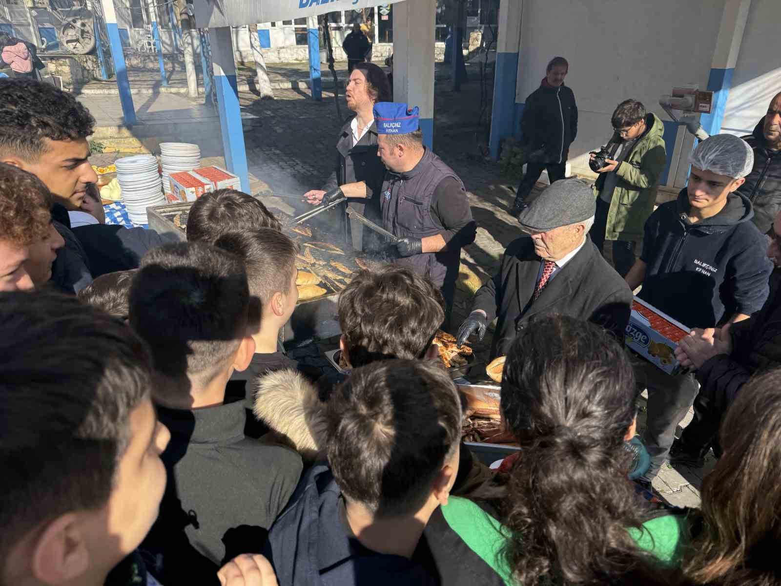 ara tatile giren ogrencilerden balik muzesi ziyareti 7 jnADypNm