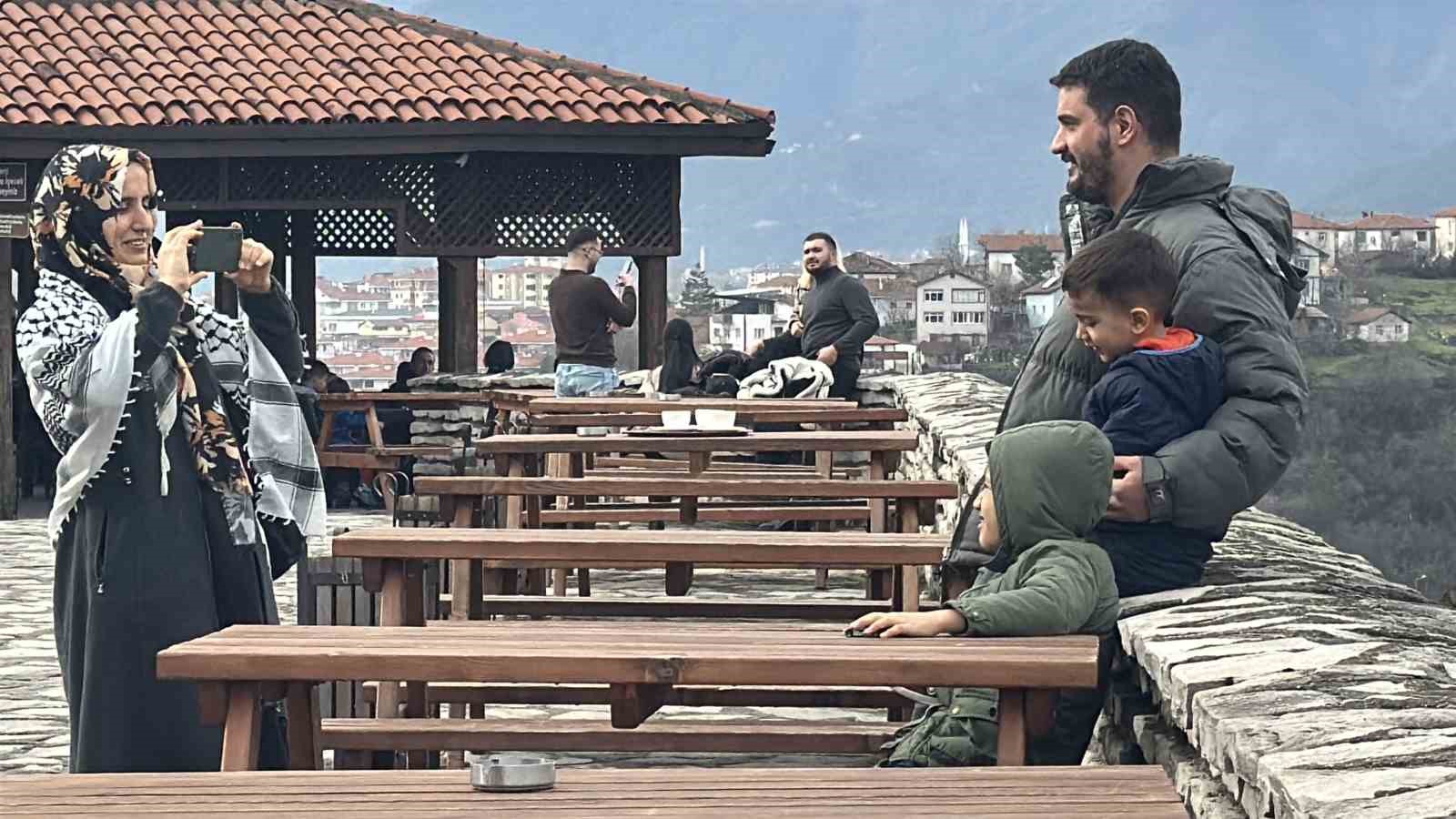 ara tatilin son gunlerinde tarihi ilcede hafta sonu hareketliligi 0 bhp17N5W
