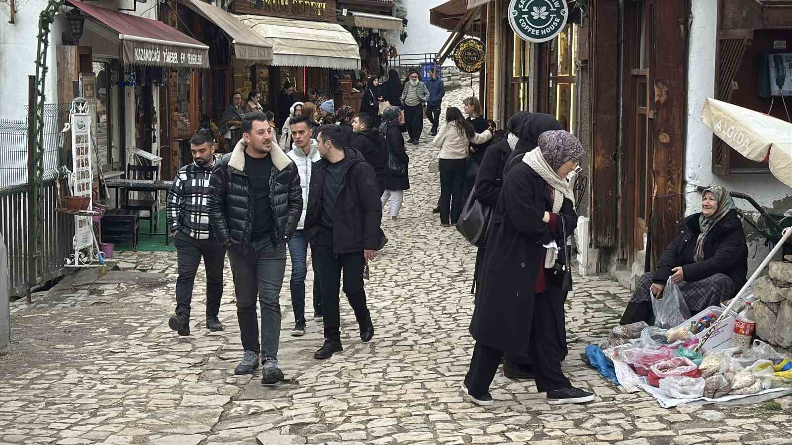 ara tatilin son gunlerinde tarihi ilcede hafta sonu hareketliligi 6 ekzM6XmS