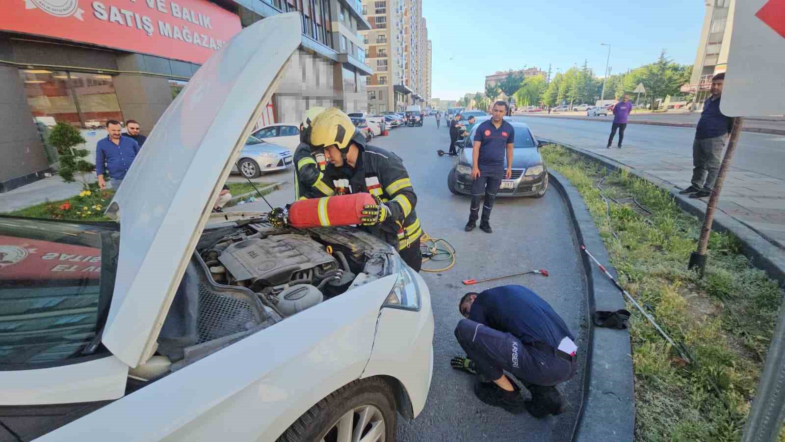"Arabada yılan" ihbarı ortalığı karıştırdı 5 arabada yilan ihbari ortaligi karistirdi 1 6sFeP7dA