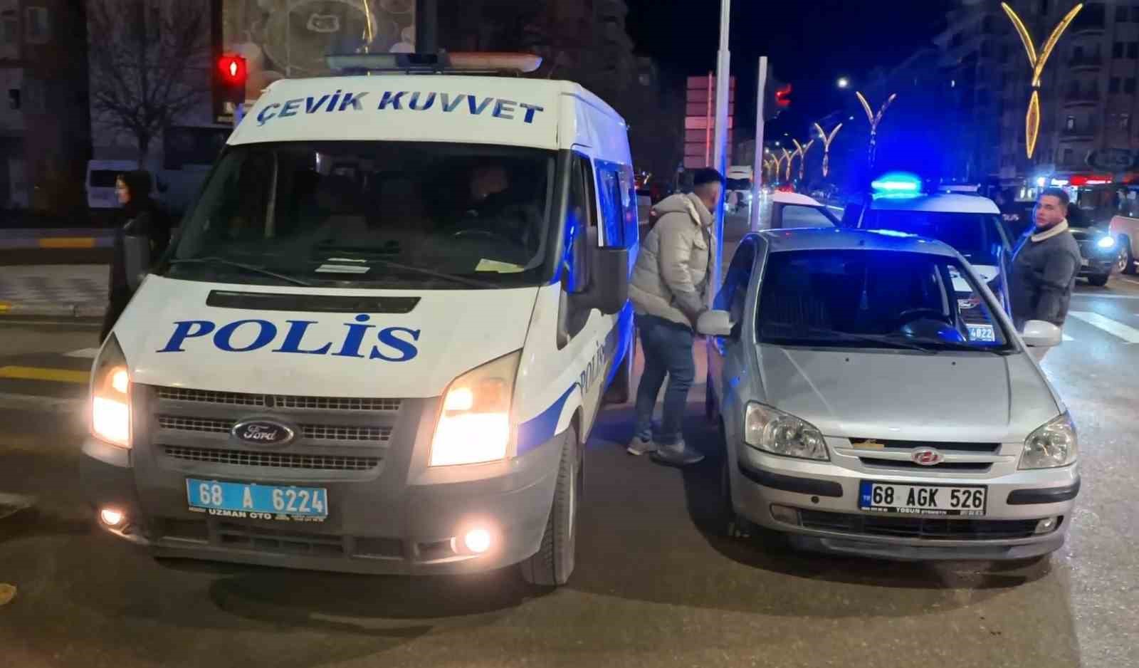 Arabanın içinde bıçaklandı, "Kaçmasaydım beni öldürürdü" dedi 6 arabanin icinde bicaklandi kacmasaydim beni oldururdu dedi 2 DSnZ7VJq