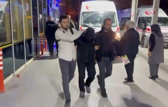 arabasini boyatmasinda yardim eden arkadasina av tufegi ile saldirdi 2 mhJFRasC