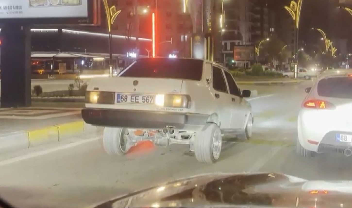 arabasiyla herkesi sasirtan o surucuyu polis de cezasiyla sasirtti 19 bin lira ceza kesildi