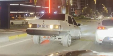 arabasiyla-herkesi-sasirtan-o-surucuyu-polis-de-cezasiyla-sasirtti-19-bin-lira-ceza-kesildi-f1VzW78m.jpg
