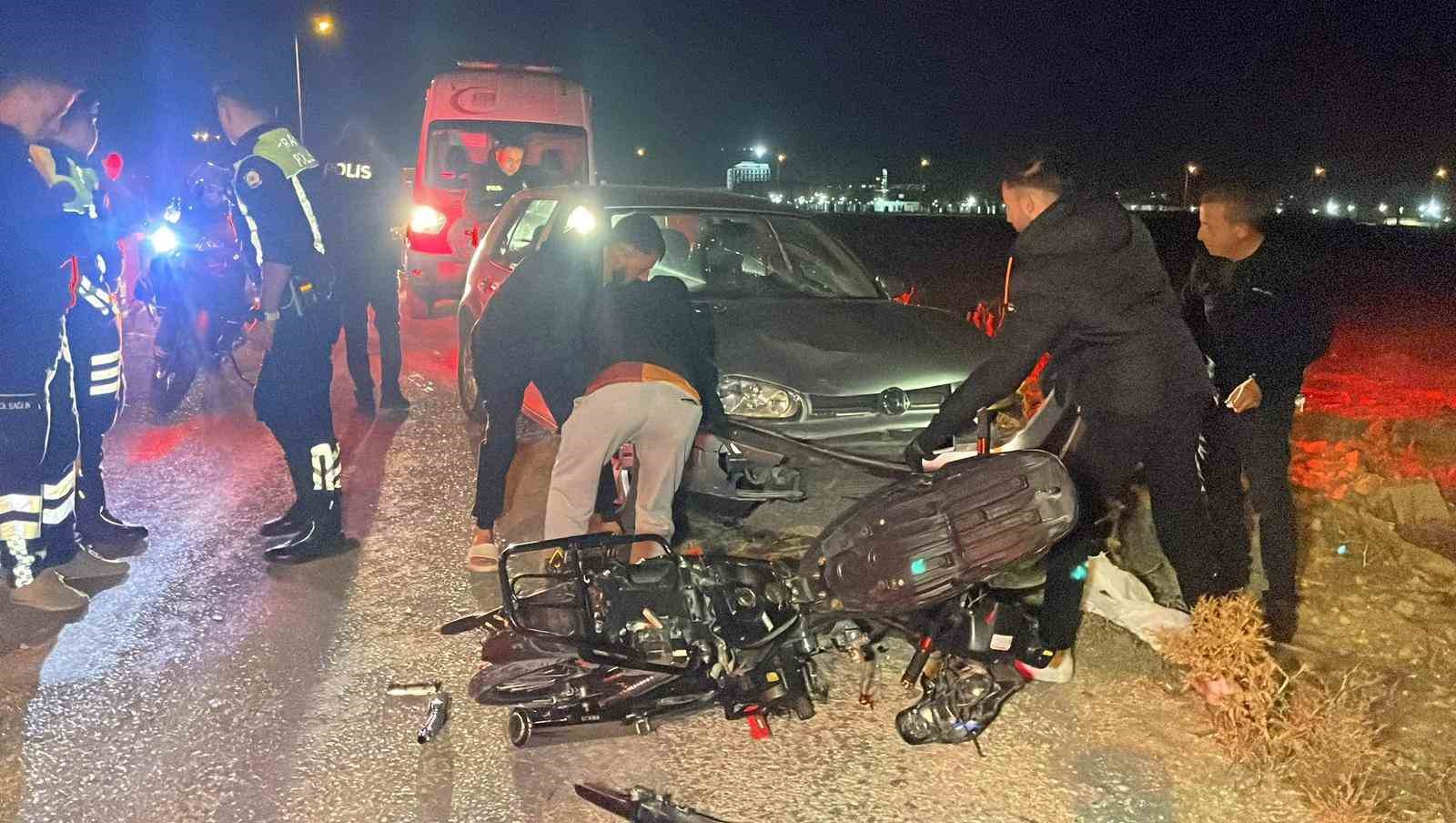 arabayla carpisan motosikletin soforu yaralandi 3 FvEz1yKj