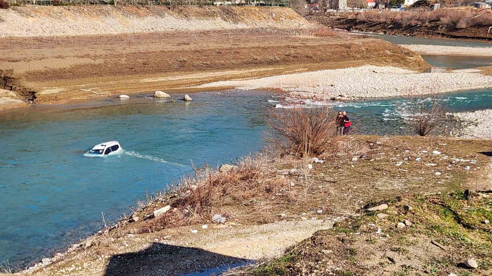 arac baraj golune uctu 1 yarali 2 2k3XENOZ