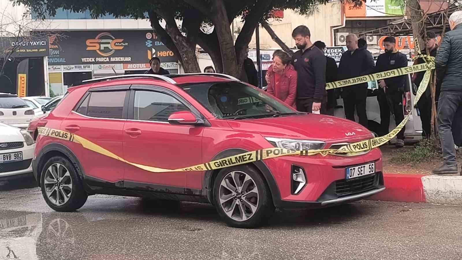 arac icerisinde olu bulundu esinin gozyaslari yurek dagladi 1 uXkfMQG5
