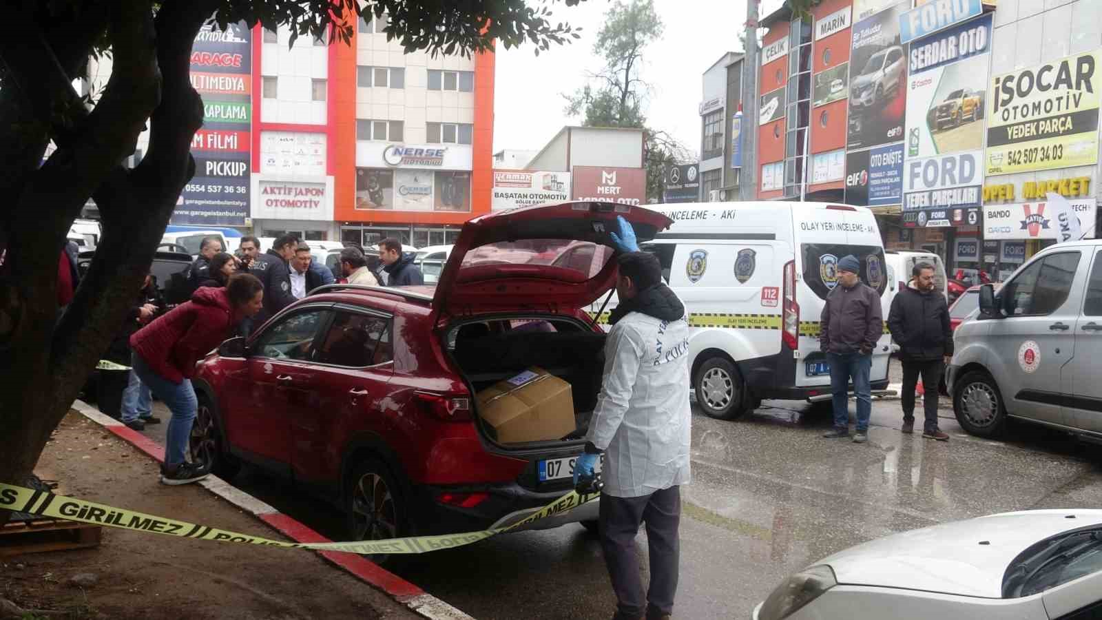 arac icerisinde olu bulundu esinin gozyaslari yurek dagladi 2 UNguLT8N
