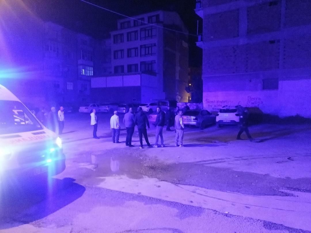 arac icerisinde yanici madde alev aldi 3 yarali 2 FjZjHOFT