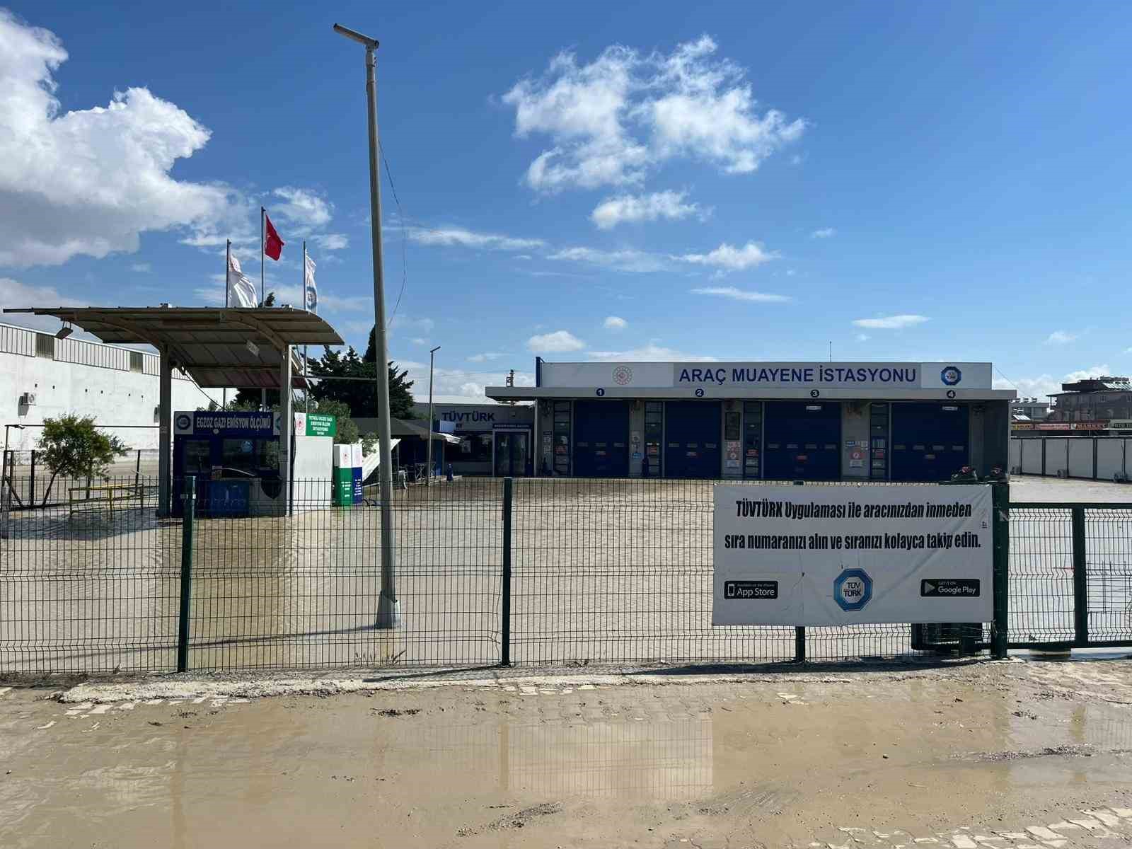 arac muayenesine giden vatandaslar sular altinda kalan tuvturk ile karsilasti 3 TPtVQcL7