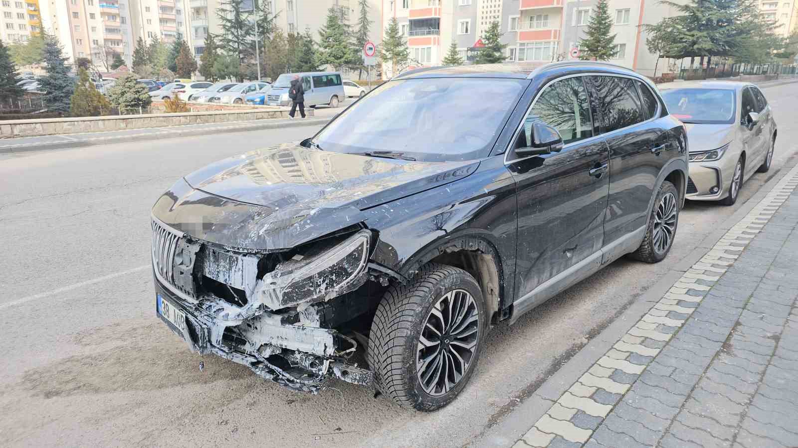 arac refujde bekleyen yayalarin arasina daldi 3 yarali 2 Nf3EePY4