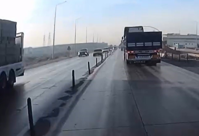 arac sollamak isterken tirin onunde kaldi 6 yarali 3 MRRuvI1i
