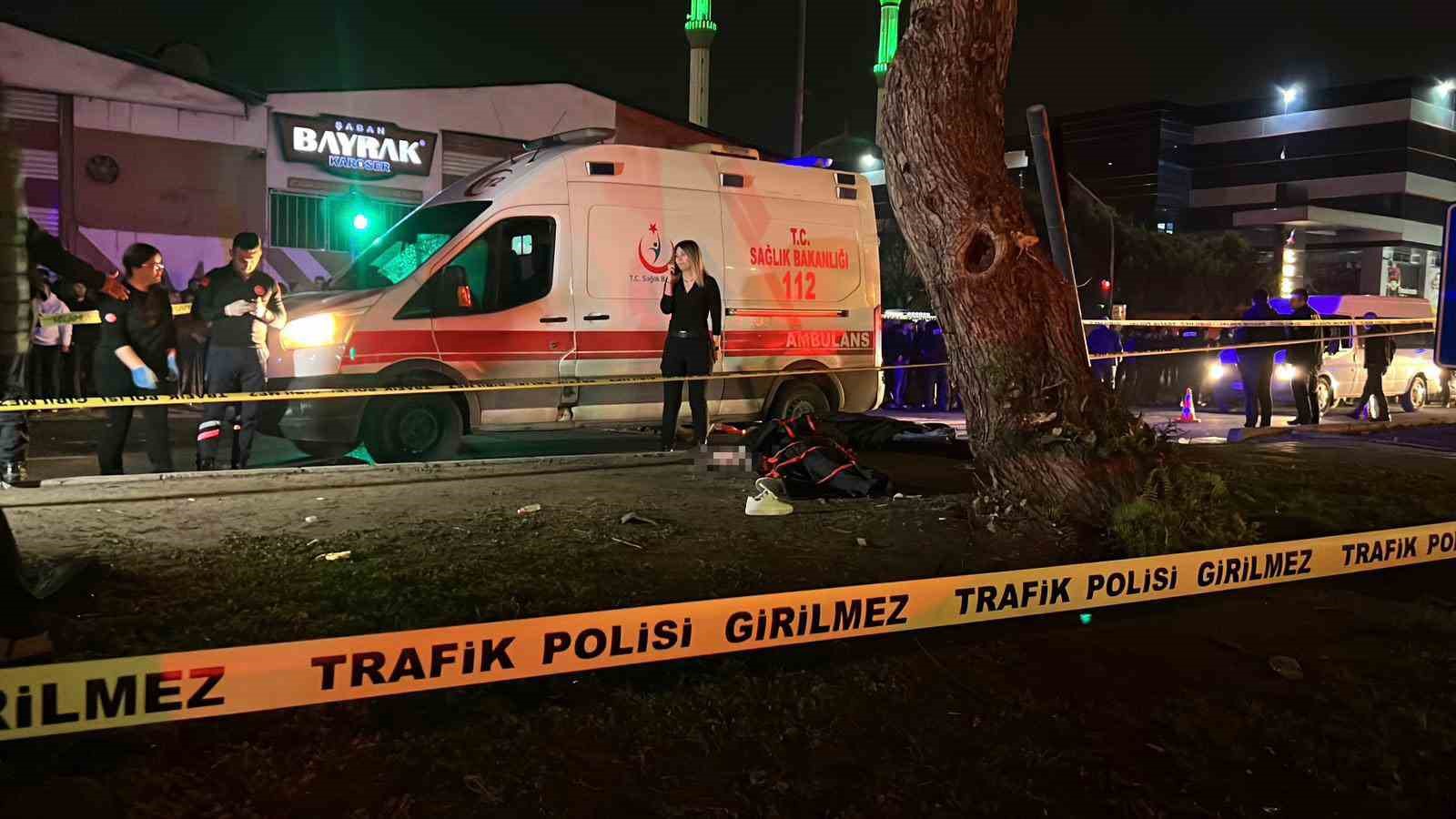 arac yaya gecidinden gecmek isteyen vatandaslara carpti 3 olu 3 yarali 0 l3m62HcY