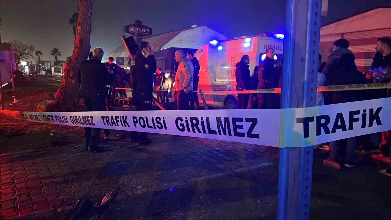 arac yaya gecidinden gecmek isteyen vatandaslara carpti 3 olu 3 yarali 2 KQlAWjiU