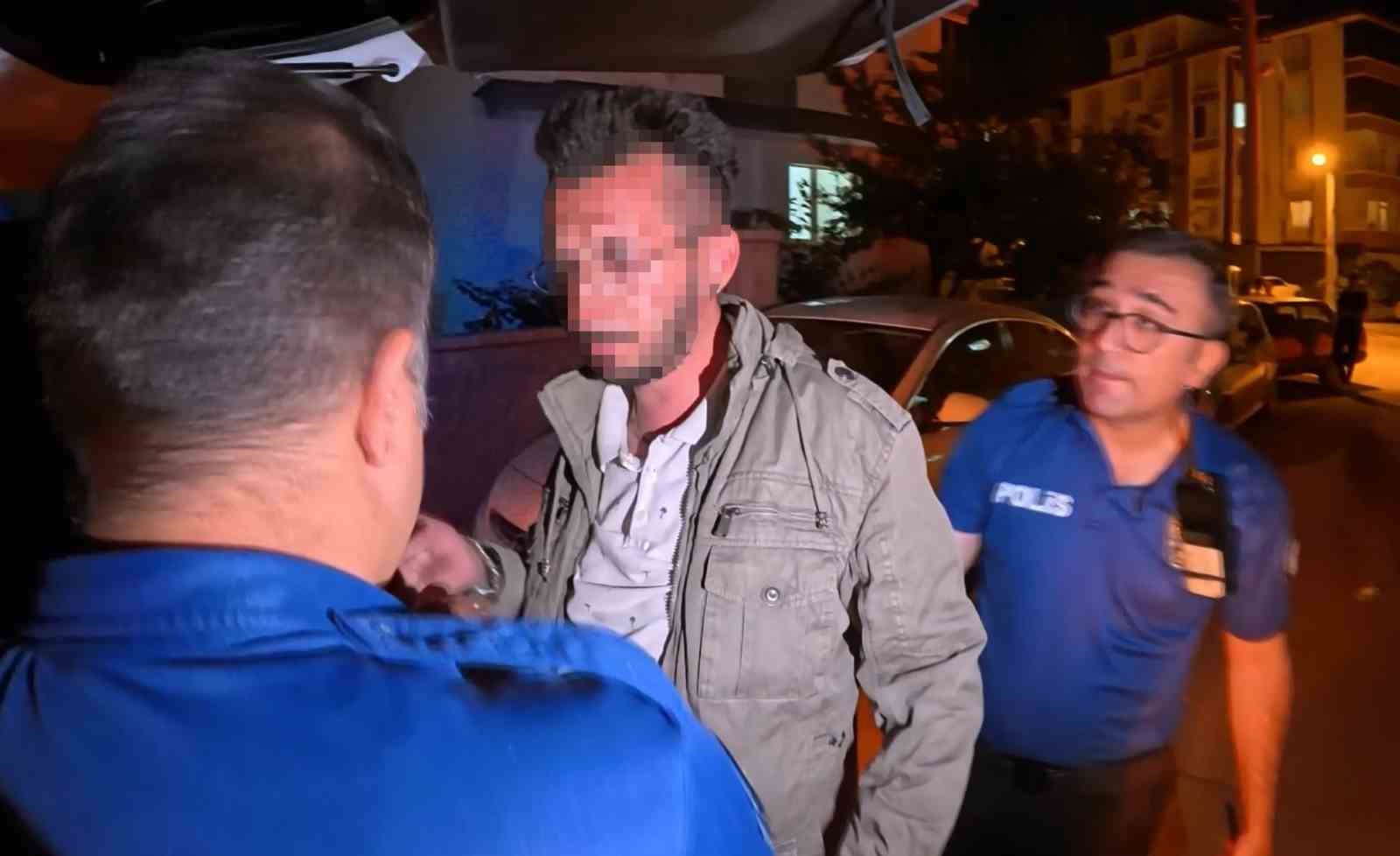 Aracı yakmak istedi, olay yerini gözlemlerken böyle yakalandı 4 araci yakmak istedi olay yerini gozlemlerken boyle yakalandi 0 jiPG8Fcl