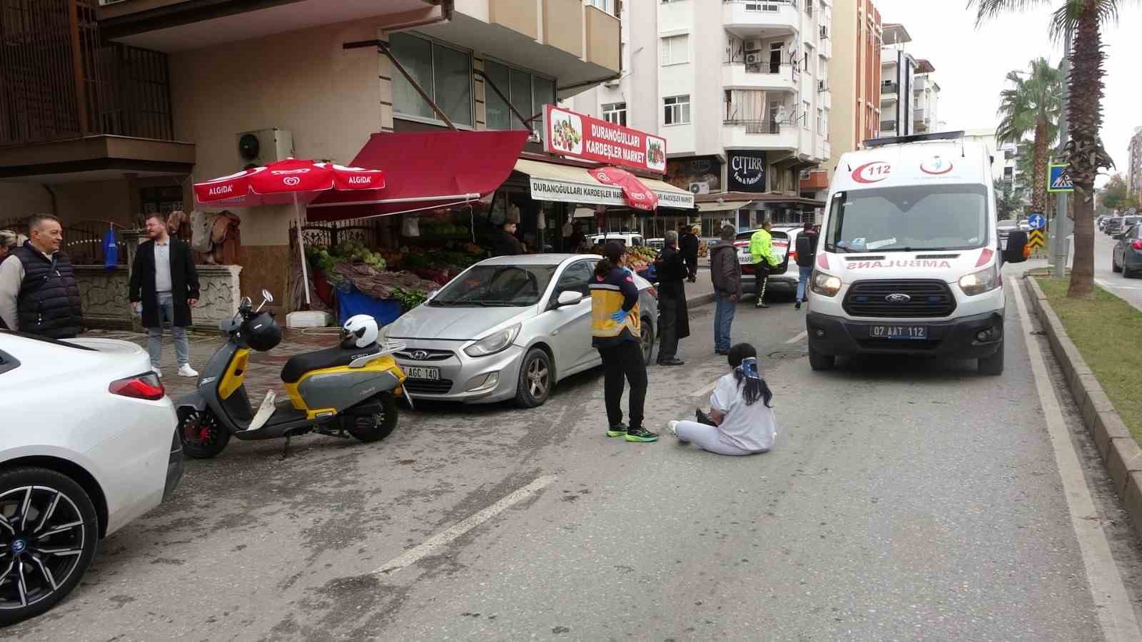 aracin acilan kapisina carpan motosikletteki 2 kisi yaralandi 5 VOQsbs4X