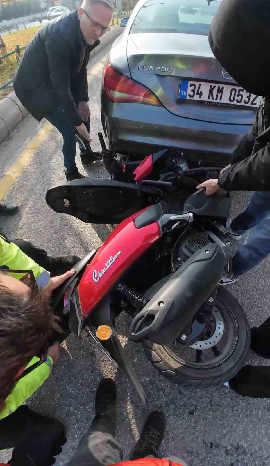 aracin altinda sikisan motosiklet boyle cikarildi 0 yOUB57Nk