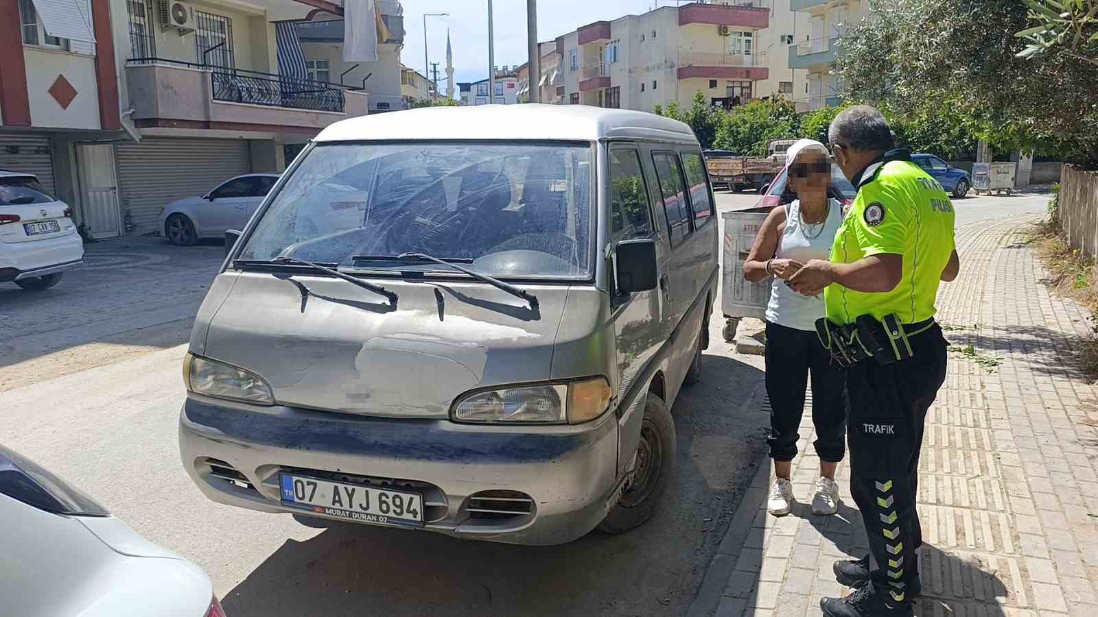 aracin camina basin yazdi evrakta sahtecilikten islem yapildi 2 bgpQlFY5