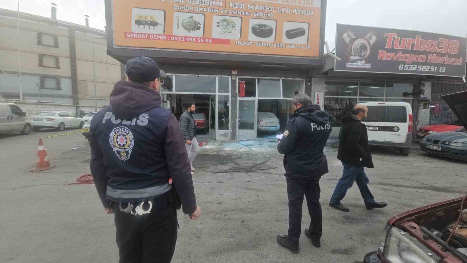 aracin lpg tanki patladi 3 yarali 0