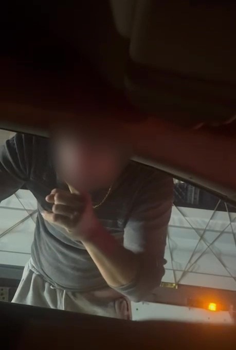 aracin onunu kesip yumruklayan ve kufur eden trafik magandasina ev hapsi 0