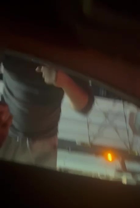 aracin onunu kesip yumruklayan ve kufur eden trafik magandasina ev hapsi 4 gDg7AXUQ