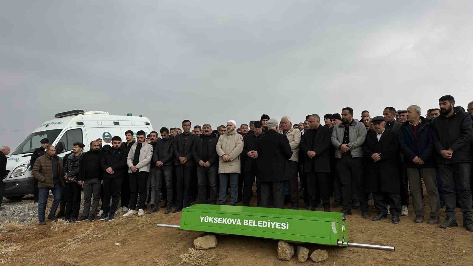 aracin uctugu barajda hayatini kaybeden genc topraga verildi 12 AkdSwkLM