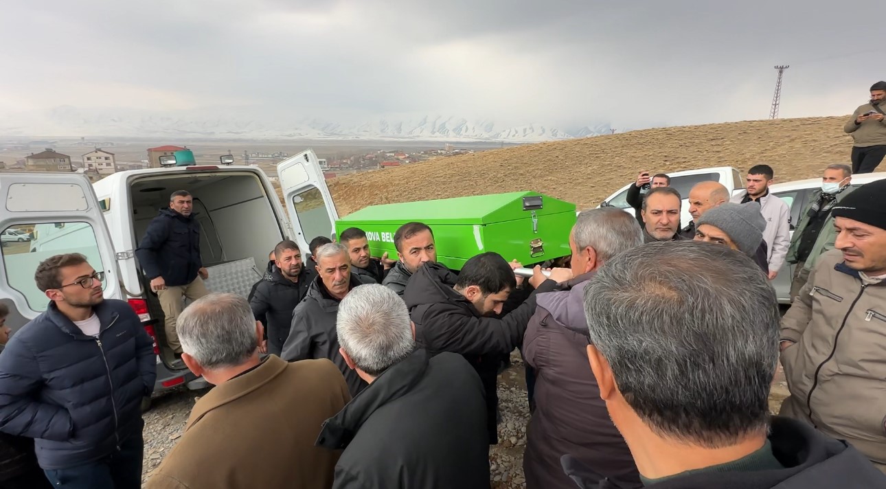 aracin uctugu barajda hayatini kaybeden genc topraga verildi 2 lfjA5pPY