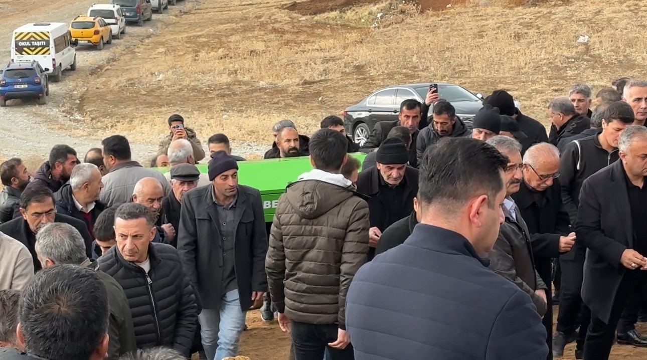 aracin uctugu barajda hayatini kaybeden genc topraga verildi 5 5gf8aE2R