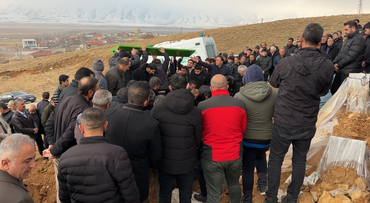 aracin uctugu barajda hayatini kaybeden genc topraga verildi 7 yjb5rsF4