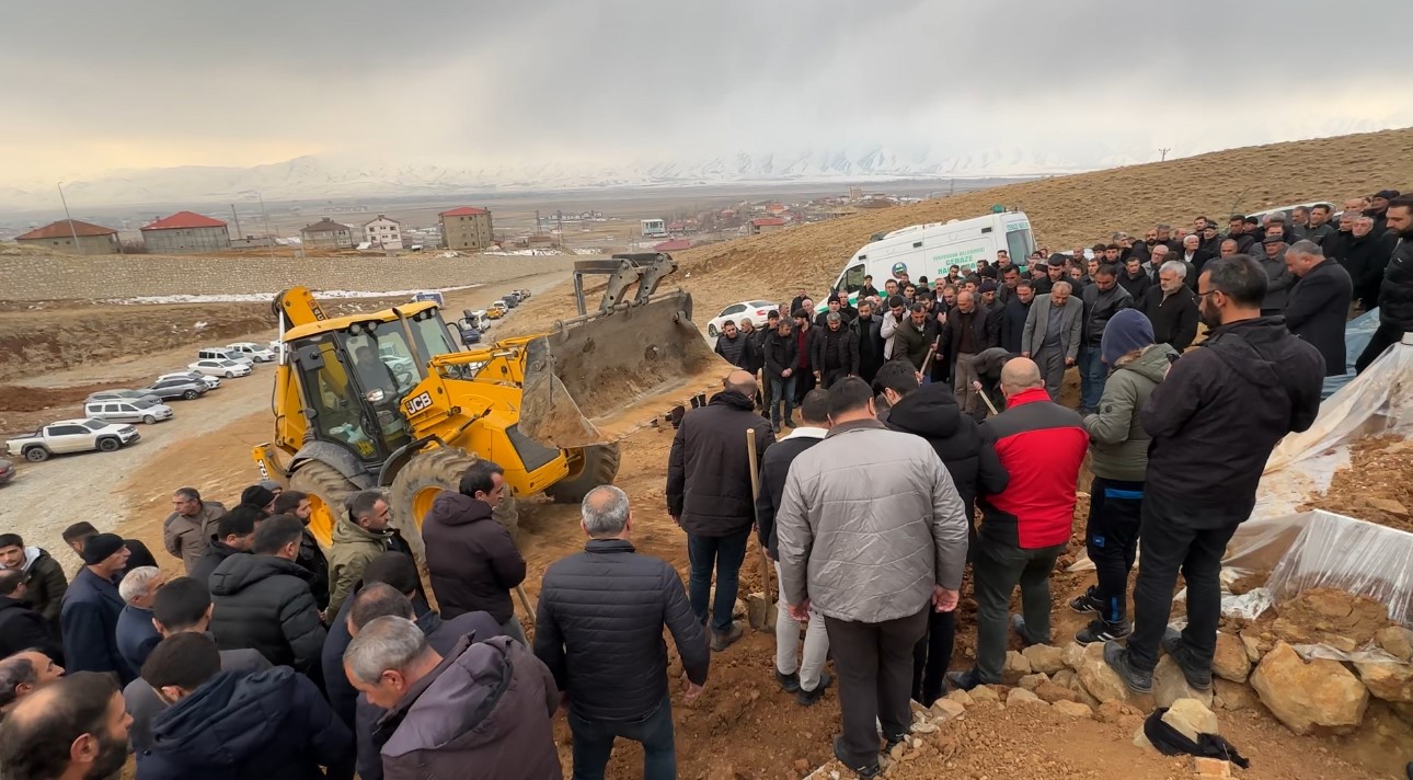 aracin uctugu barajda hayatini kaybeden genc topraga verildi 9 EG5Ark6B