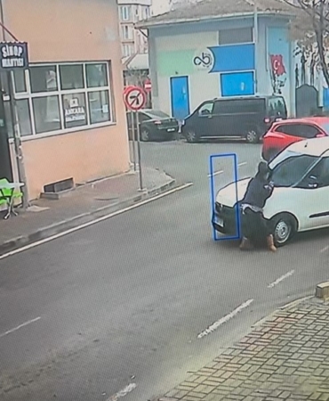 aracin-yayaya-carptigi-anlar-kameraya-yansidi-lUcgIAty.jpg