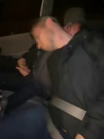 aracina carpan 3 kisiyi kendinden gecmis halde gordu o anlari kayda aldi 2 hcsWyX5J