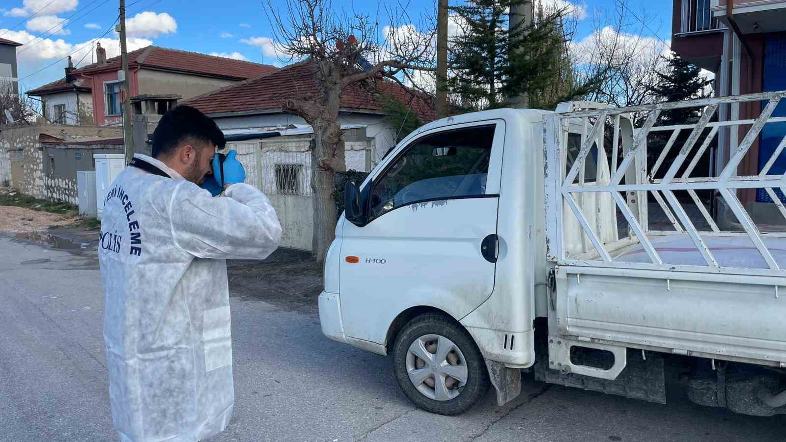 aracinda hareketsiz halde bulunan sahis kaldirildigi hastanede kurtarilamadi 2 Kl3qsMnV