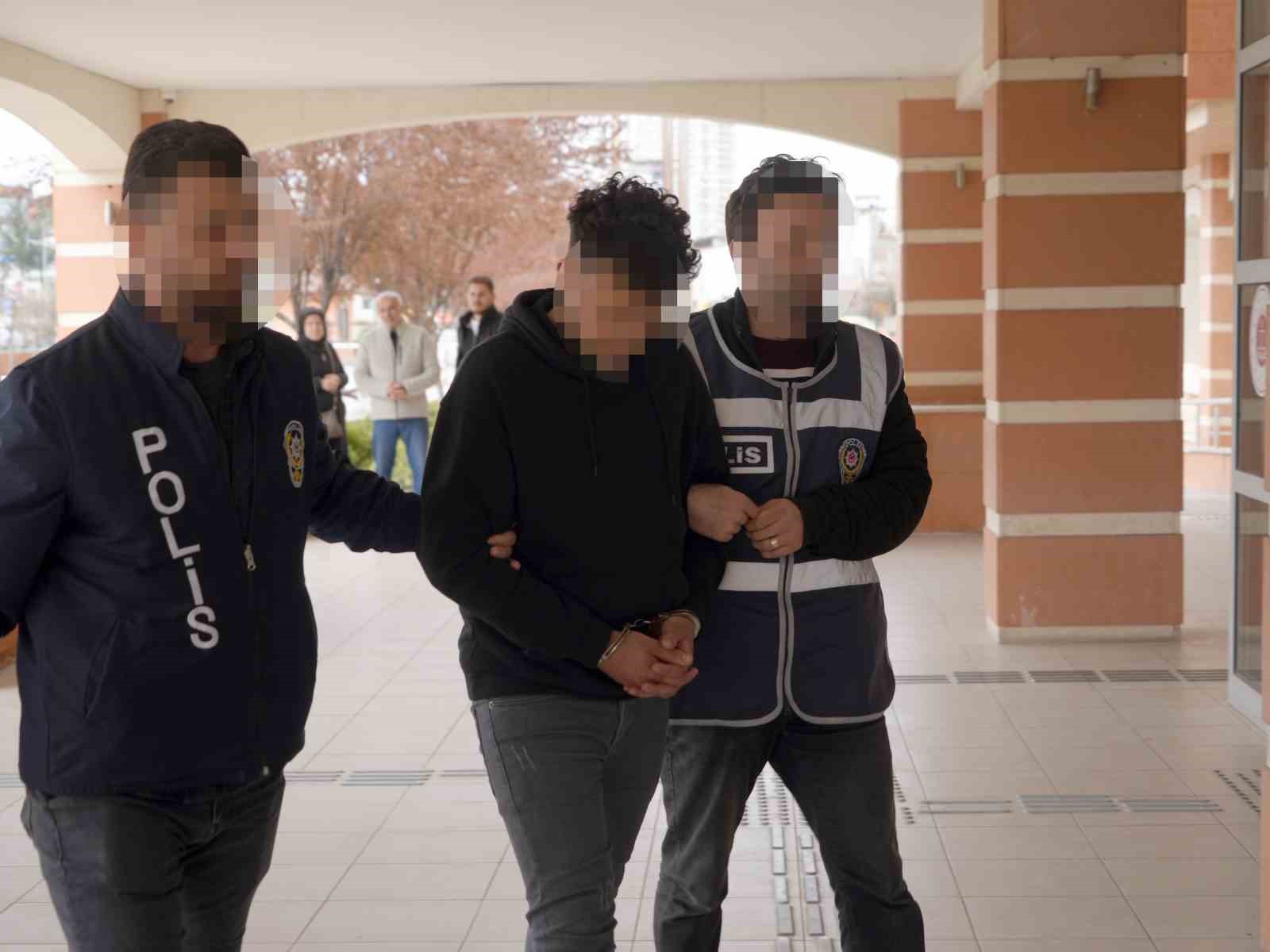 aracinda silahla vurulmus halde bulunmustu istinafin bozdugu davada saniklara ceza yagdi 3