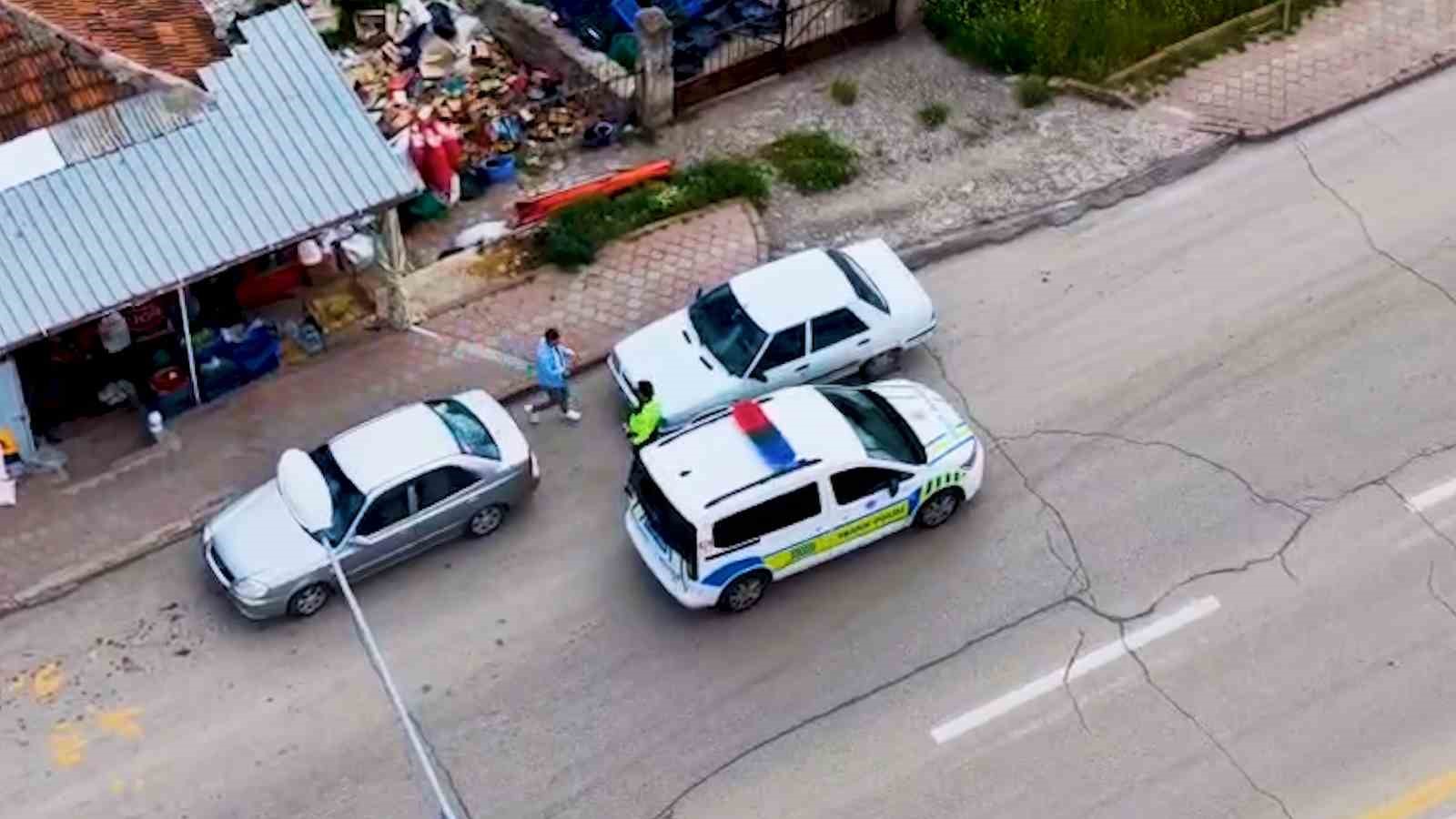aracini park edip uzaklasti donuste polisi karsisinda buldu surucuye ve arac sahibine 40ar bin rU1Waf2a