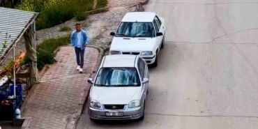 aracini-park-edip-uzaklasti-donuste-polisi-karsisinda-buldu-surucuye-ve-arac-sahibine-40ar-bin-sfZWi6zU.jpg