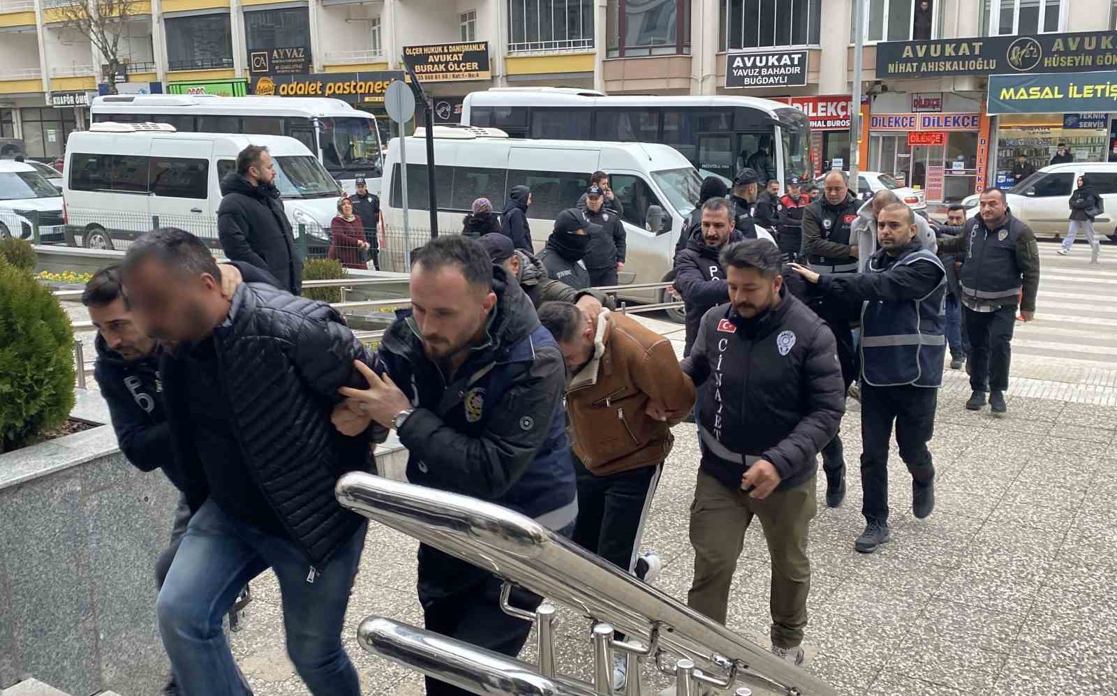 aracini satmak isteyen vatandaslari milyonlarca lira dolandiran sebekeye 5 ilde operasyon 14 gozalti 2 yD1S3k8a