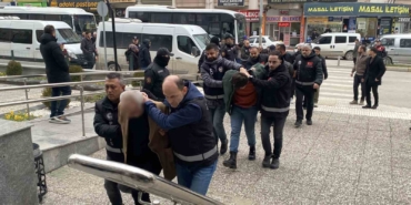 aracini-satmak-isteyen-vatandaslari-milyonlarca-lira-dolandiran-sebekeye-5-ilde-operasyon-14-gozalti-4T35uNG7.jpg