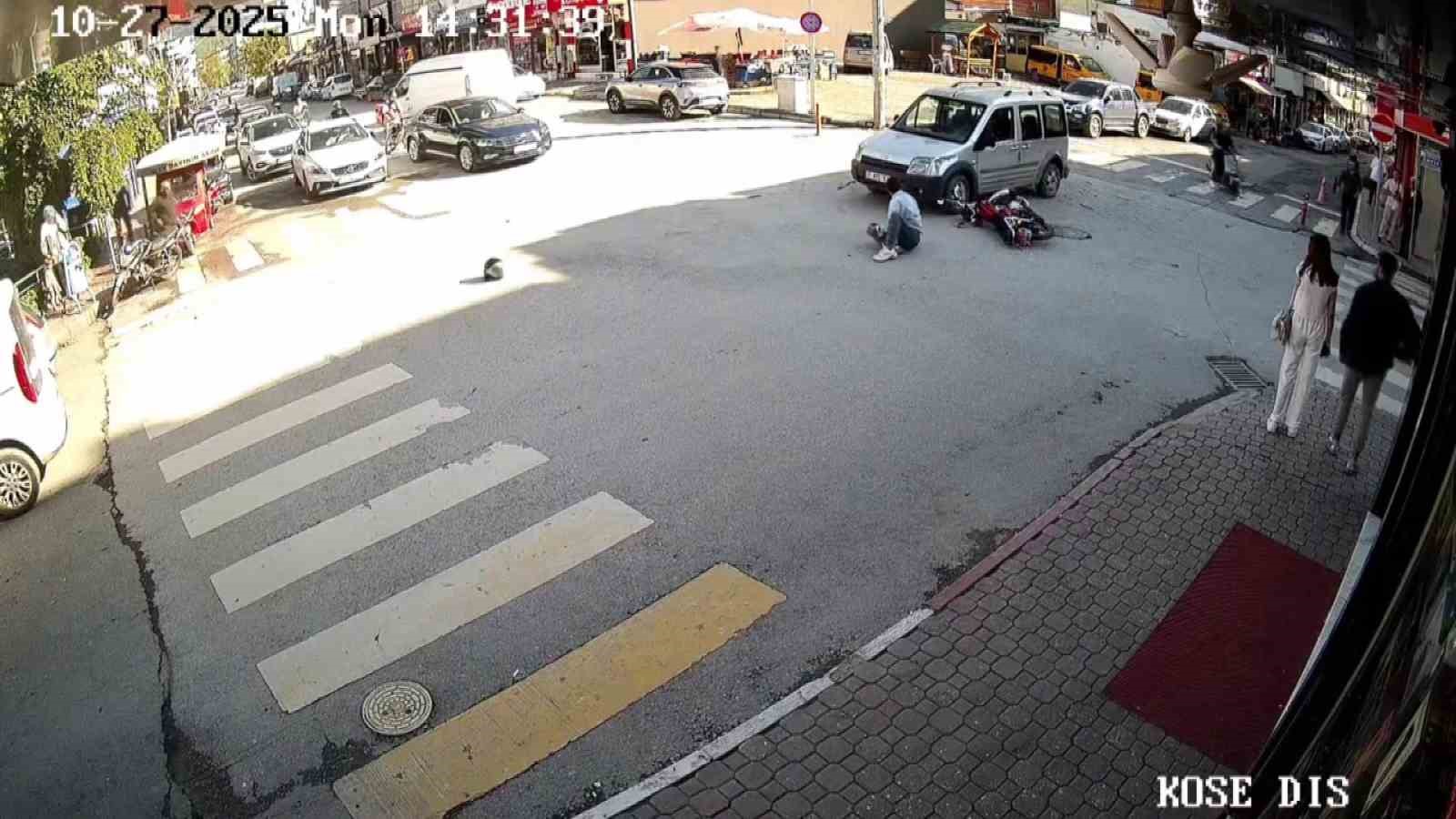 Araçla çarpışan motosikletliyi kaskı hayata tutundurdu, o anlar kamerada 6 aracla carpisan motosikletliyi kaski hayata tutundurdu o anlar kamerada 2 eGqkDmjB