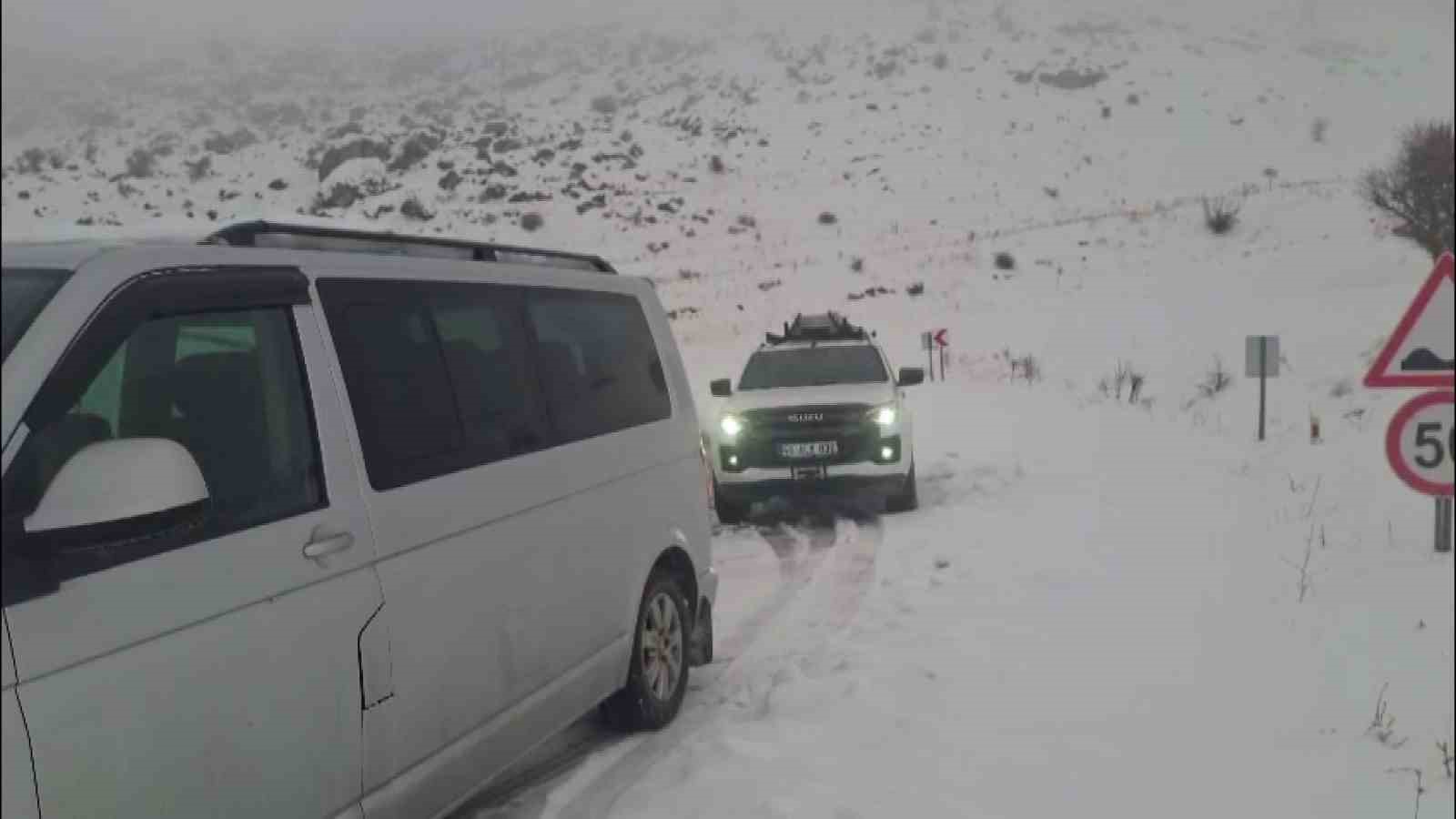 araclar karli yolda mahsur kaldi 2 FAyG227M