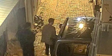araclara-dadanan-hirsizlar-35-kamera-incelenerek-yakalandi-wUATRcQN.jpg