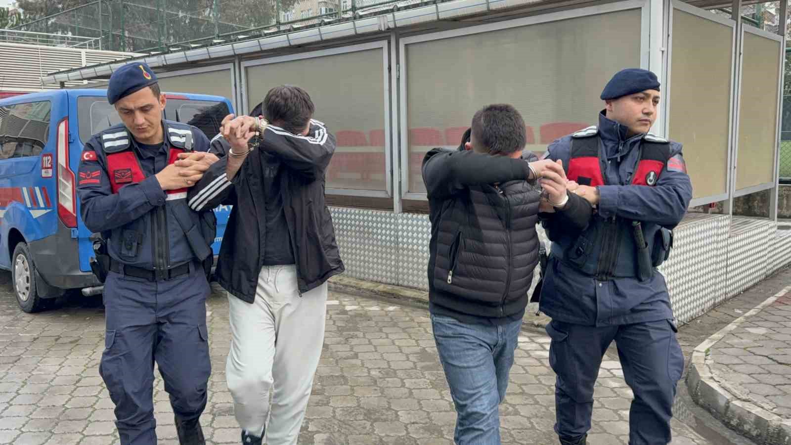 araclarinda uyusturucu hap ele gecirilen 2 kisi gozaltina alindi 1 I21ykKn5