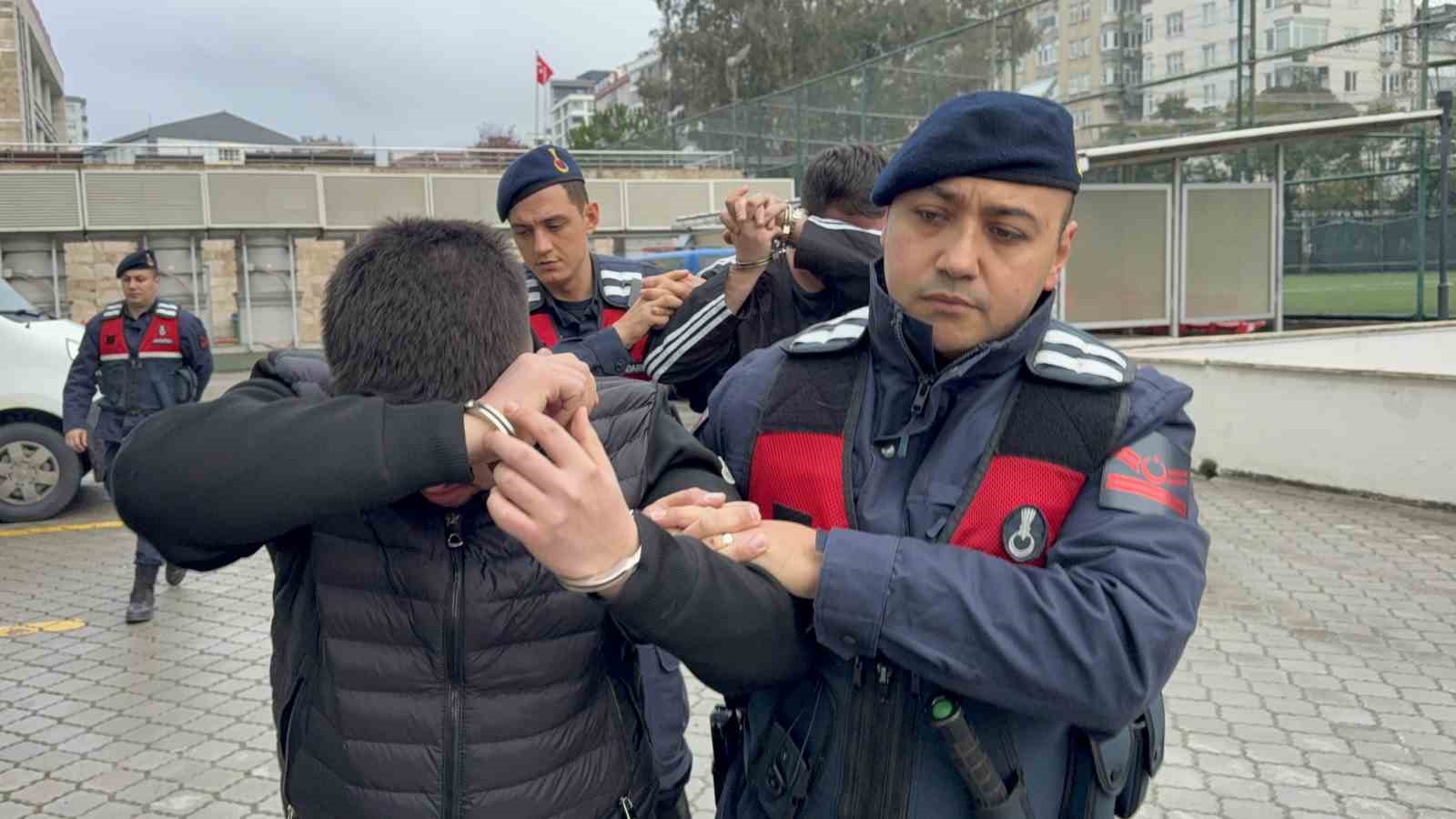 araclarinda uyusturucu hap ele gecirilen 2 kisi gozaltina alindi 2
