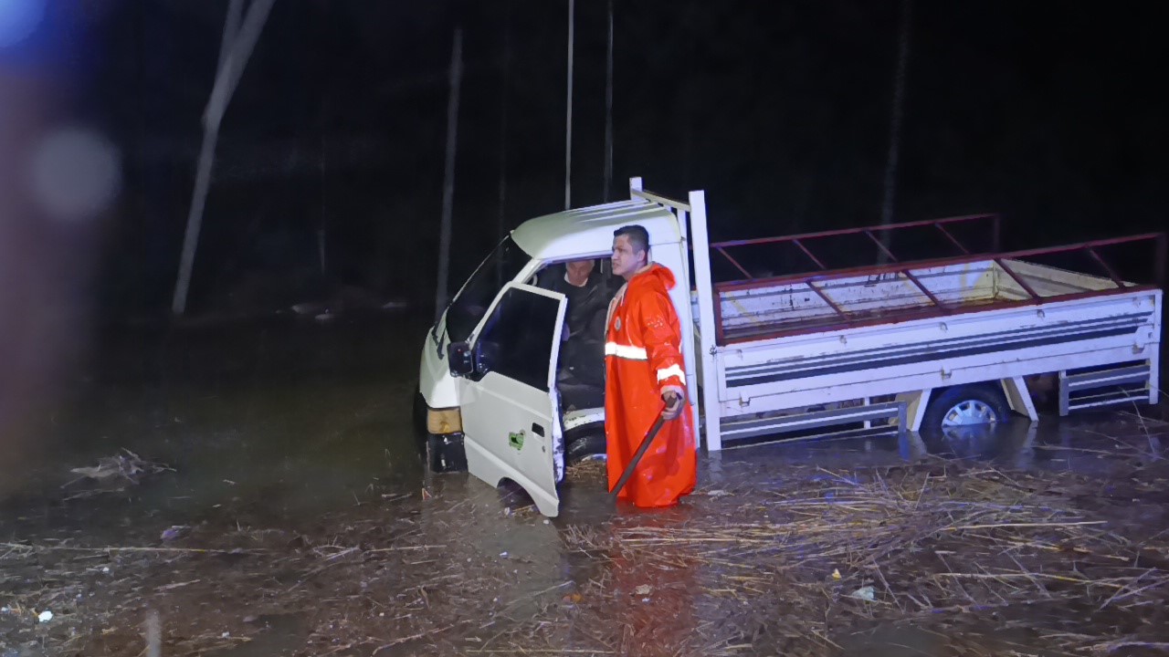 aracta mahsur kalma ihbarina giden itfaiye tesekkur yerine sitemle karsilasti 1 SmyE55cl
