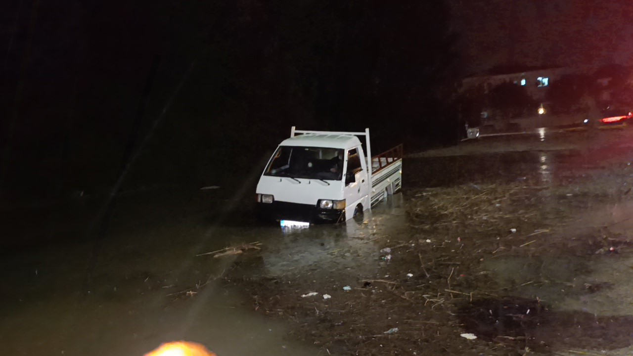 aracta mahsur kalma ihbarina giden itfaiye tesekkur yerine sitemle karsilasti 2 UgzZ7ikD