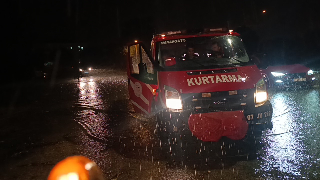 aracta mahsur kalma ihbarina giden itfaiye tesekkur yerine sitemle karsilasti 3 w5dM84jQ