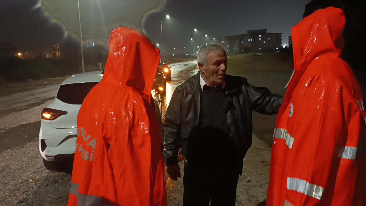 aracta mahsur kalma ihbarina giden itfaiye tesekkur yerine sitemle karsilasti 6 e6WUvhKF