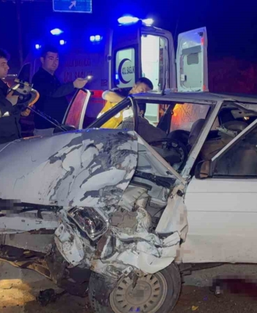 aracta-sikisan-yaralilar-kurtarildi-Pp7g3Kmd.jpg
