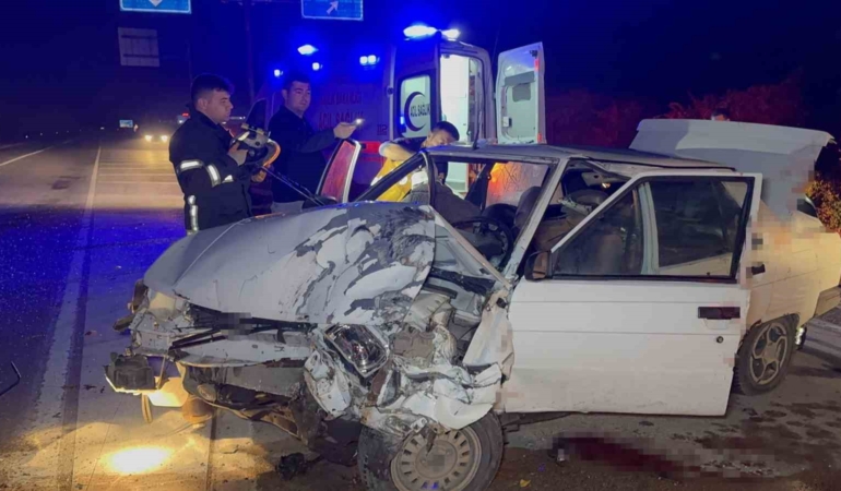 aracta-sikisan-yaralilar-kurtarildi-Pp7g3Kmd.jpg