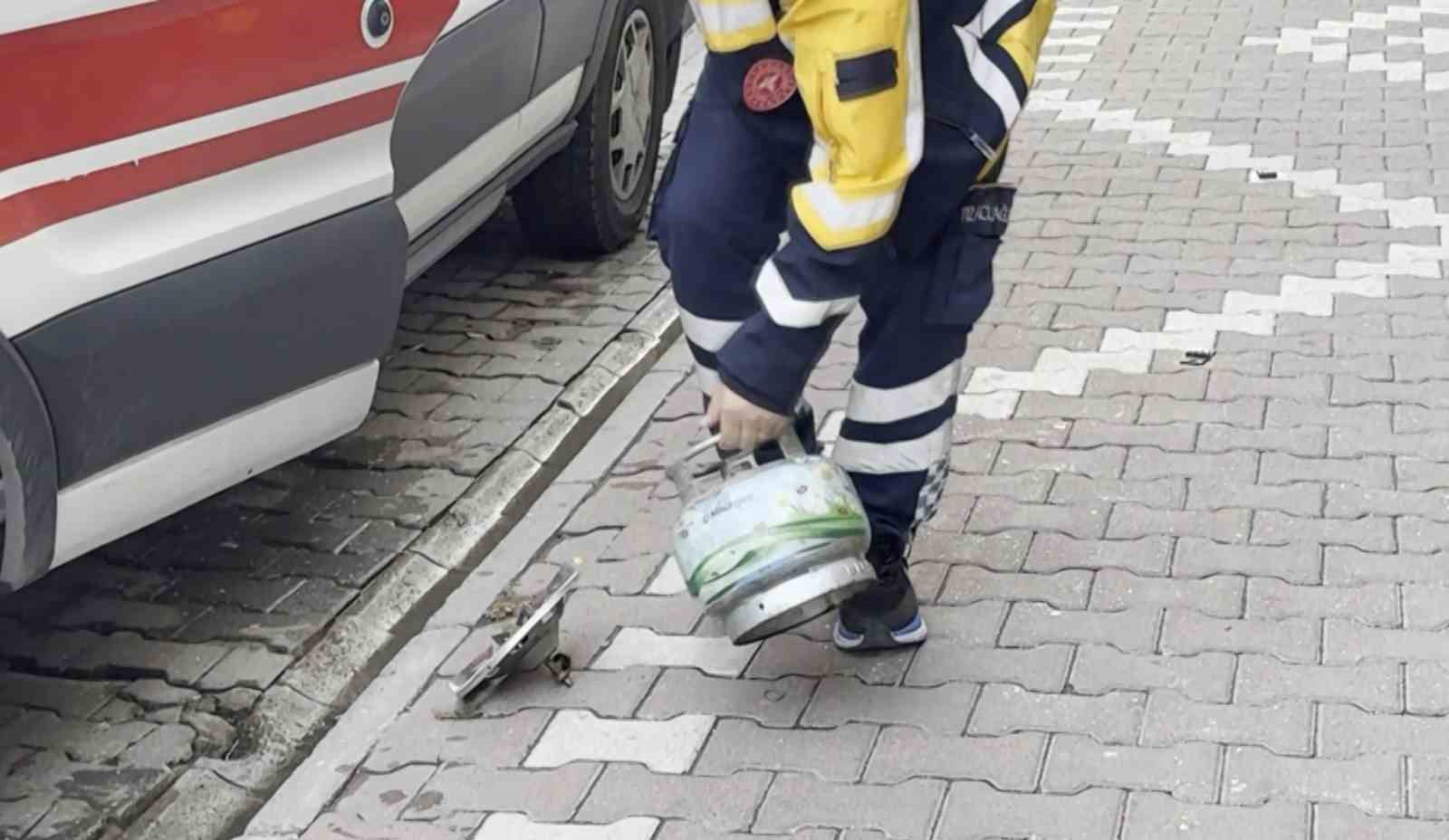 aractaki piknik tupu bomba gibi patladi 1 yarali 3 p3c9E6EV